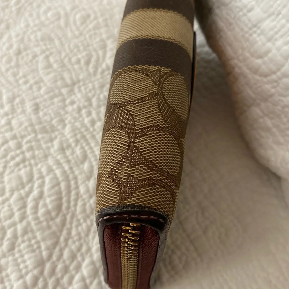 Coach Signature Jacquard With Stripe Accordion Zip Wallet — America’s Original - Picture 9 of 17